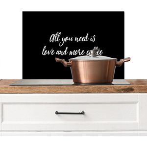 Spatscherm keuken 70x50 cm - Kookplaat achterwand Quotes - All you need is love and more coffee - Koffie - Spreuken - Liefde - Muurbeschermer - Spatwand fornuis - Hoogwaardig aluminium