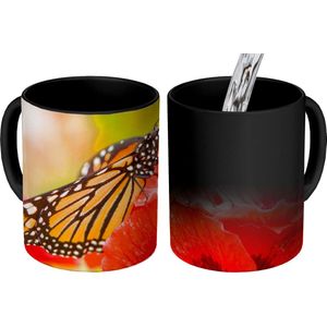 Magische Mok - Foto op Warmte Mokken - Koffiemok - Bloemen - Vlinders - Monarch - Magic Mok - Beker - 350 ML - Theemok