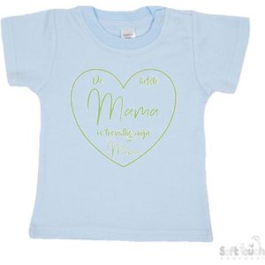 Soft Touch T-shirt Shirtje Korte mouw ""De liefste mama is toevallig mijn mama"" Unisex Katoen Blauw/sage green (salie groen) Maat 62/68