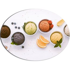Dibond Ovaal - Ijs - Bolletjes - Lepels - Bakjes - Fruit - Bosbessen - Frambozen - Citroen - Chocolade - 56x42 cm Foto op Ovaal (Met Ophangsysteem)