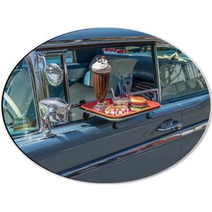 Dibond Ovaal - Dienblad met Snacks bij Lichtblauwe Auto - 40x30 cm Foto op Ovaal (Met Ophangsysteem)