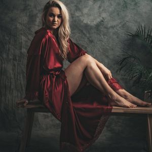 Uniek valentijn cadeautje voor haar - Kimono dames satijn, bordeaux rood met kant, lang model one size, valentijn aanbieding