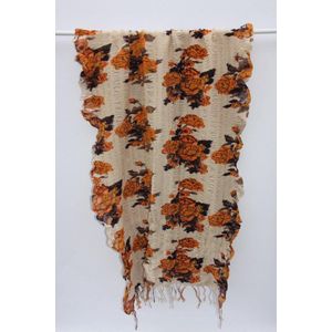 1001musthaves.com Gekreukte wollen sjaal met rozen print in crème met bruin oranje 50 x 180 cm
