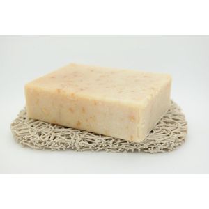 Havermout zeep met honing - 100 gram - handgemaakt (plasticvrij verpakt) - vegan - dierproefvrij - zonder chemische toevoegingen