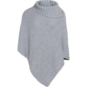Knit Factory Nicky Gebreide Poncho - Met sjaal kraag - Dames Poncho - Gebreide mantel - Lichtgrijze winter poncho - Licht Grijs - One Size