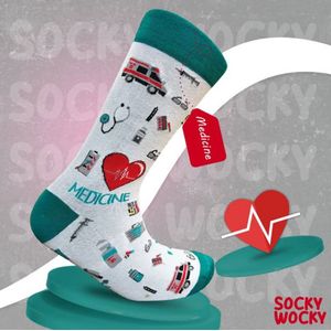 MEDICINE - ARTSEN - DOKTER - GENEESKUNDE - 2 Pack - Grappige Sokken voor Mannen & Vrouwen - BIG SHOE (41-46) Socks - Humorvolle Huissokken - Geschenk voor Heren, Dames, Vader, Moeder, Vriendin, Zus, Oma - Cadeau SOCKY WOCKY