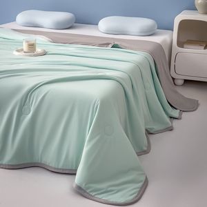 Qelus Dubbelzijdig Koeldeken 200x230cm - Verkoelende Fiber Zomerdeken voor Bed & Bank - Superzacht Ademend Textiel - Verkoelende Deken - Groen