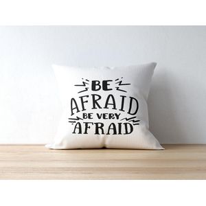 Halloween Kussen met tekst: Be afraid. Be very afraid | Halloween Decoratie | Grappige Cadeaus | Geschenk | Sierkussen