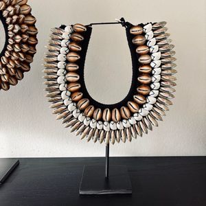 Schelpenketting op Standaard Zena - Decoratie op Standaard - Bohemian - Ornament op voet - Ibiza stijl - Bali