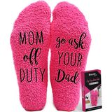 Malinsi Sokken Dames Antislip - Grappige Fluffy Huissokken - Mom off Duty - One Size - Cadeau voor haar - Housewarming - Verjaardag - Moederdag - Geschenk vrouw