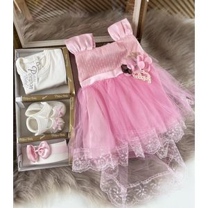 luxe feestjurk-bruidsjurk-Baby jurk-doopjurk -doopkleedje-onderhemd-haarband-schoentjes- new born-geschenkset -geschenkdoos-kraamcadeau-fotoshoot newborn-doopsel-4 delige set-fluo roze kleur-maat 56/62 (0 tem 4 maanden)
