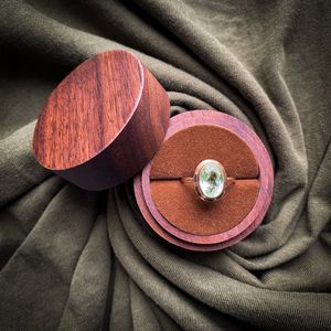 Mini houten ringdoosje - bruin - rond