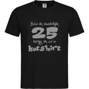 T-shirt Unisex Volwassenen Lol - carnaval - kermis - feestje - grappig - verjaardag Tekst ""Ben ik eindelijk 25 krijg ik zo'n kutshirt"" Op Voorkant | korte mouw | Zwart/grijs | maat S