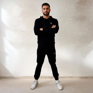 YV SPORT - YV MOTION Joggingpak dames en heren - Premium kwaliteit - Comfortabel en stijlvol - French terry stof - Steekzakken en geborduurd logo - Strakke afwerking enkels - Capuchon met strikkoord - Activewear sport- en loungepak - Zwart - S