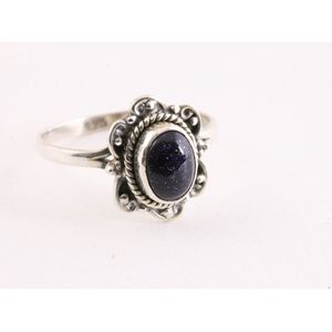 Fijne bewerkte zilveren ring met blauwe zonnesteen - maat 15.5