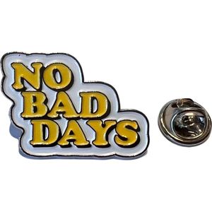 NO BAD DAYS Tekst Emaille Pin 3 cn / 3.2 cm / Wit Geel