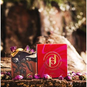 Natuurlijke zeepblokje Roos ,100% hand gemaakt biologisch soap,Geschikt voor het hele gezin!!! BEVAT GEEN aardolieproducten, palmolie, vulstoffen en was.