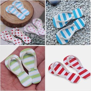 Set van 6 Mini Flip-Flops voor Poppenhuis Decoratie - Zomerse Strand Slippers in Verschillende Kleuren