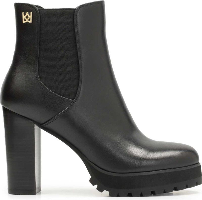 Zwart lederen laarsjes met plateau en elastiek in het bovenwerk