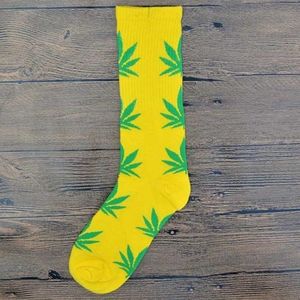 Wiet sokken - Cannabis sokken -  Hemp Leaf Socks - Skate sokken - Rasta sokken – Hennep sokken – Wietsokken - Wiet Grinder - Sokken - Feest Sokken - Geel/Groen