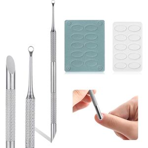 Voorbehandeling nagelriemduwer met schuurpapier - Manicure en pedicure nagelverzorging