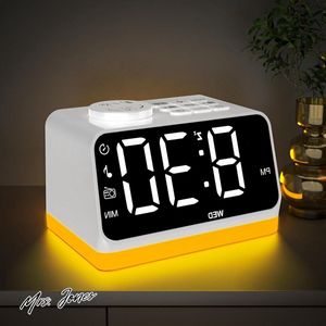 Mrs. Jones Digitale wekker met dubbel alarm en FM-radio 2 USB-oplaadpoorten 8 lampen snooze slaaphulp timer (wit) .