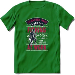 A bad Day Fishing - Vissen T-Shirt | Roze | Grappig Verjaardag Vis Hobby Cadeau Shirt | Dames - Heren - Unisex | Tshirt Hengelsport Kleding Kado - Donker Groen - L