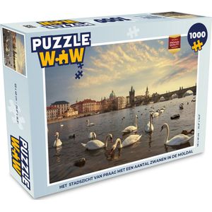Puzzel Het stadszicht van Praag met een aantal zwanen in de Moldau - Legpuzzel - Puzzel 1000 stukjes volwassenen