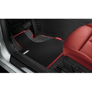 Textiel Automatten Voorzijde – BMW 1 & 2 Serie (F20, F21, F22, F23, F87) – 2-delig – Zwart met Rode Rand – Rubberen Hakstuk – Sport Line Look