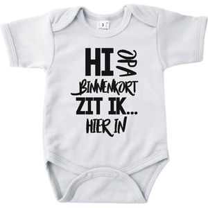 Baby romper met tekst zwangerschap aankondiging | Hi Opa binnenkort zit ik hierin | wit | korte mouw | maat 56 cadeautje zwangerschap aankondiging bekendmaking | Cadeautje 100% katoen.