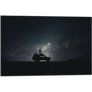 WallClassics - Vlag - Man op Truck onder Sterrenhemel - 60x40 cm Foto op Polyester Vlag