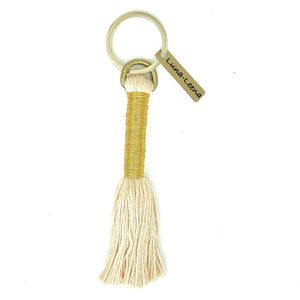 Luna-Leena duurzame sleutelhanger/ tashanger met kwast van ecru biologisch katoen en dun goud draad - L14cm incl ring - handgemaakt in Nepal - bag hanger - long keychain tassel - kerstboom cadeau - gold - kerstcadeau - boho - Ibiza - bohemian - kerst