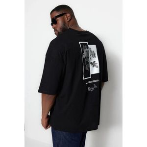Trendyol Zwart Grote Maten Oversize/Brede Snit Comfortabel T-Shirt Van 100% Katoen Met Bloemenprint Tmnss23Ts00136