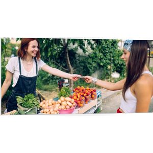 PVC Schuimplaat - Vrouw - Groente - Fruit - Verkopen - 100x50 cm Foto op PVC Schuimplaat (Met Ophangsysteem)