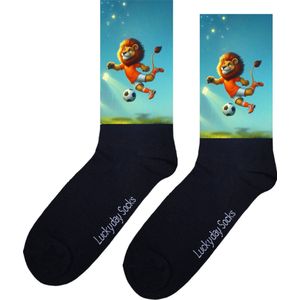 EK - WK - Grappige sokken - Valentijns cadeau - Verjaardag cadeau - Sinterklaas cadeau - Leuke sokken - Vrolijke sokken - Luckyday Socks - Kerst Sokken - Vaderdag - Moederdag - Leeuw - Nederland - Voetbal - Sokken waar je vrolijk van wordt - 37-44