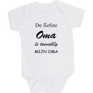 100% katoenen Romper ""De liefste oma is toevallig mijn oma"" Unisex Katoen Wit/zwart Maat 62/68