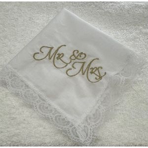 Huwelijks zakdoek met kant geborduurd Mr & Mrs - datum - wit - 2 stuks - Huwelijk -Trouwen