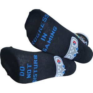 Verjaardags cadeau - Gaming Sokken - leuke sokken - vrolijke sokken - Game sokken - Spel sokken - sport sokken - valentijns cadeau - sokken met tekst - aparte sokken - grappige sokken - Socks waar je Happy van wordt - maat 36-41