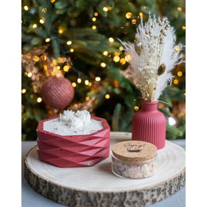 Luxe Geschenkset: Houten Schotel, Vaasje met Droogbloemen, Handgemaakte Sojawaskaars in Hexagonpatroon en Badzout – Perfect Cadeau voor Verjaardag, Housewarming, Kerstmis, Oudjaar, Nieuwjaar - Verras een vriend of familielid - Oxide Rood