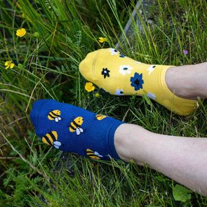Gatta-Wola Funky 2-pack Unisex-grappige Sneakersokken-2 verschillende patronen, maat 43-46, bijen & bloemen patroon
