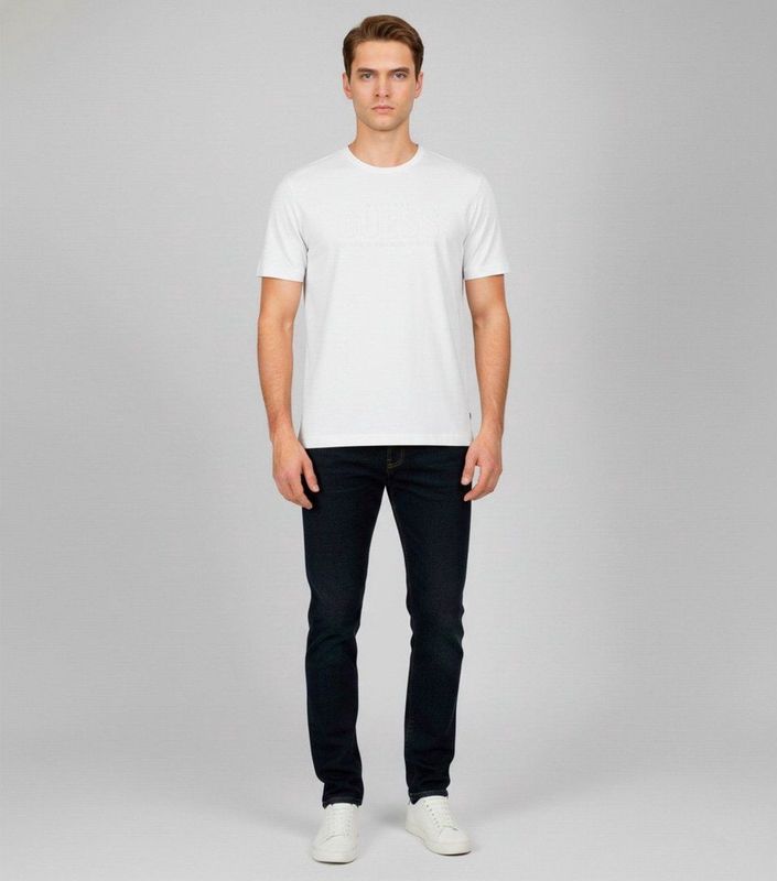 Guess - Basic Gueembossed Logo - T-shirt - Katoen - Korte Mouwen