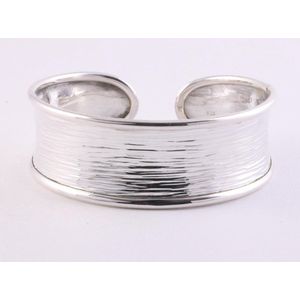 Fijn gehamerde zilveren klemarmband