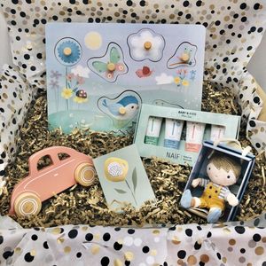 Julia & Ik Cadeaupakket - Naïf mini badset - Houten Auto roze - Mini knuffel Jim - Voelpuzzel Little Dutch Flowers & Butterflies  - Babygeschenkset - Kraampakket - Kado - Geboorte - Verjaardag - Kind - Baby - Jongen - Meisje