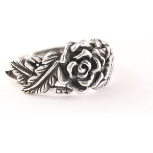 Bewerkte zilveren ring met roos - maat 17.5