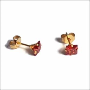 Aramat jewels ® - Zweerknopjes-oorstekers vierkant zirkonia staal rood 4mm