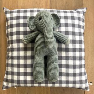 Luna-Leena duurzame sierkussen met Vichy ruit + binnenkussen - grijs & wit - 45x45cm - katoen & gerecycled binnenkussen beide van Oeko-tex - handgemaakt in Nepal - ruitjes - black & white - kids pillow - kinderkamer - woonkamer - bank kussen