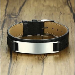 Armband ImmitatieLederen bandje Zwart/Lichtbruin verstelbaar, Zilverkleur naamplaat met gravure graveren gravering op naamplaatje Donkergrijs/zwarte gravure . Mail / App gravure wensen