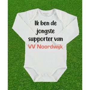 Rompertje jongste supporter van VV Noordwijk.