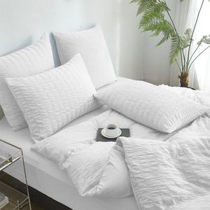 Stijlvol Seersucker Beddengoedset met Zacht Microvezel en Moderne Gestreepte Ontwerp