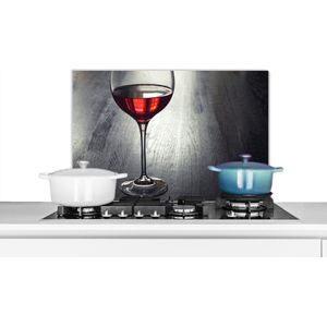 Spatscherm keuken 70x50 cm - Kookplaat achterwand Glas rode wijn op een houten plaat - Muurbeschermer - Spatwand fornuis - Hoogwaardig aluminium